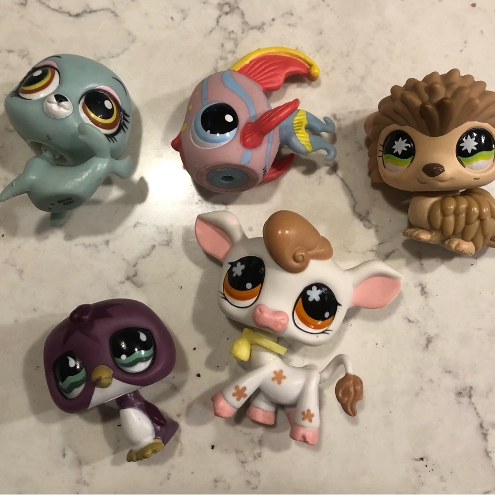 Littlest pet shop figures